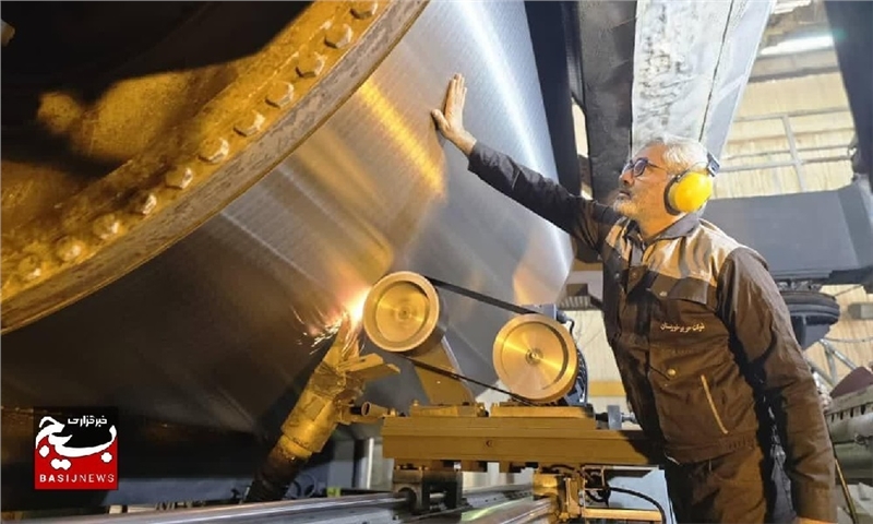 عملیات سنگ زنی سیلندر یانکی ماشین کاغذ حریر خوزستان "نمونه بارز ما می توانیم" است