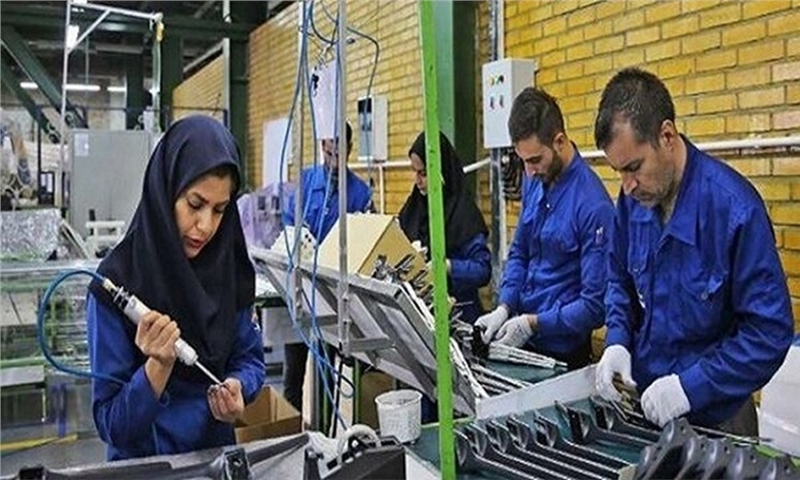 روایت کارگران شرکتی از تبعیض و بی‌ثباتی شغلی از مخابرات تا فرودگاه