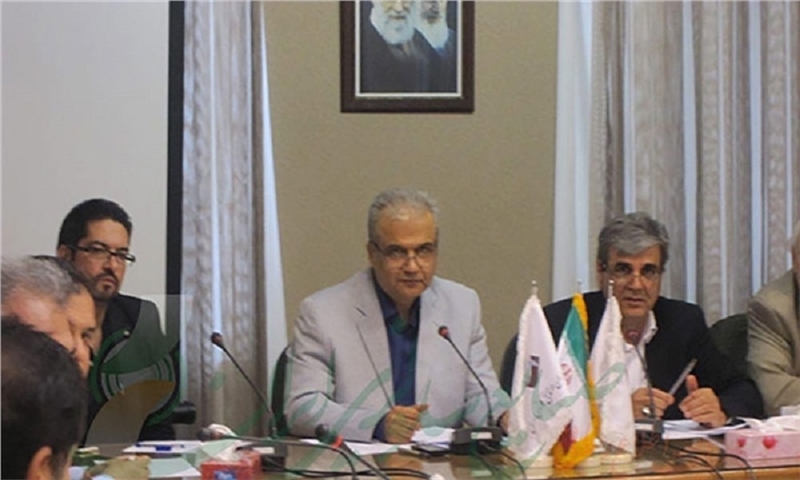 The talks by the Secretary of the Association of Managers of Carton and Corrugated Sheet Industries on the packaging problems