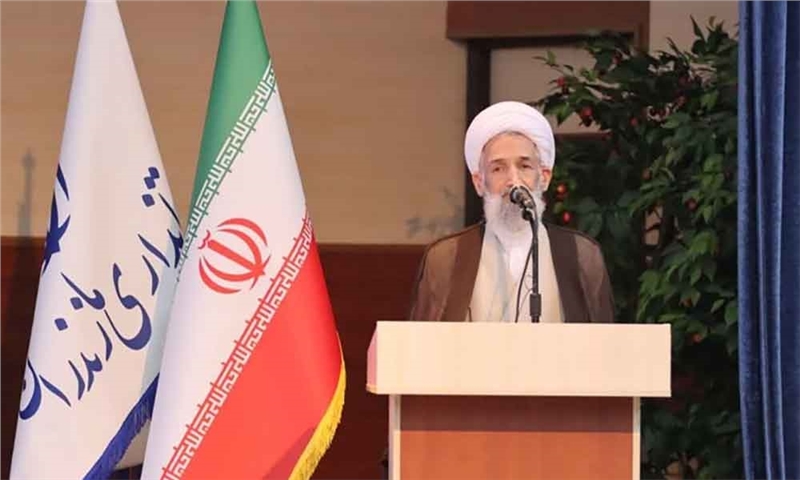 انتقاد امام جمعه ساری از واردات ۶۰ هزار تن کاغذ