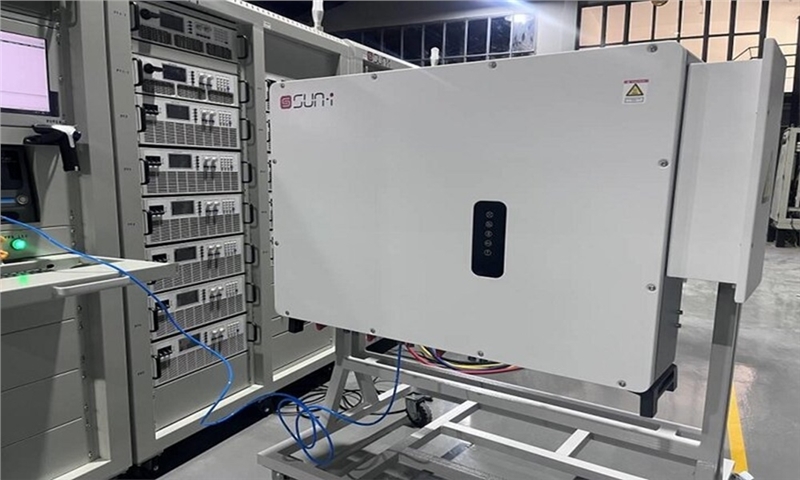 آغاز به کار نخستین کارخانه تولید اینورترهای صنعتی نیروگاه‌های خورشیدی