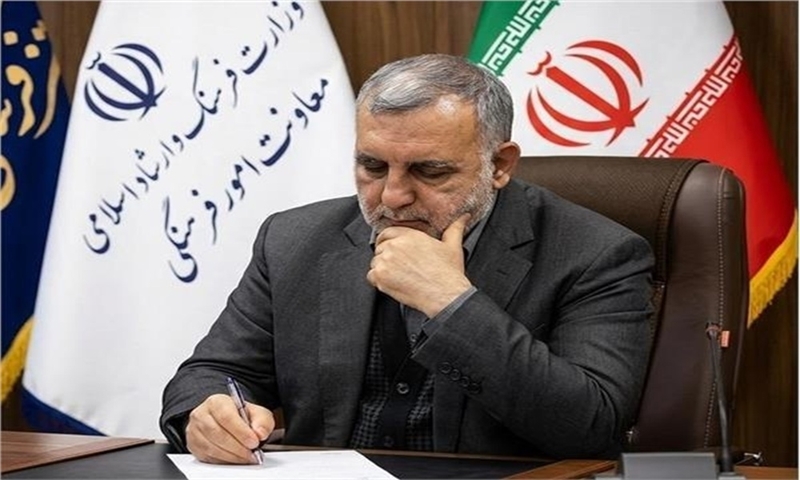تقدیر معاون امور فرهنگی وزیر فرهنگ از کتابفروش رتبه برتر کنکور